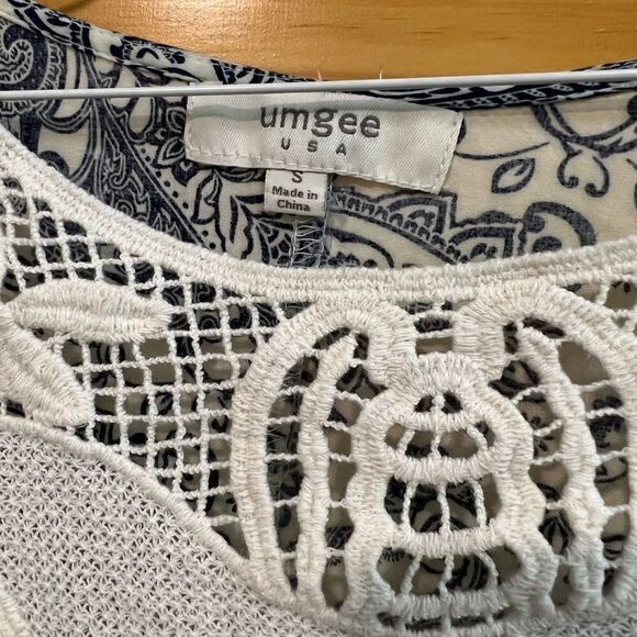 Gorgeous blue and white print blouse by Umgee size small - Picture 4 of 7
